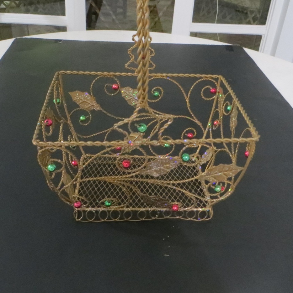 GOLD WIRE HOLIDAY BASKET